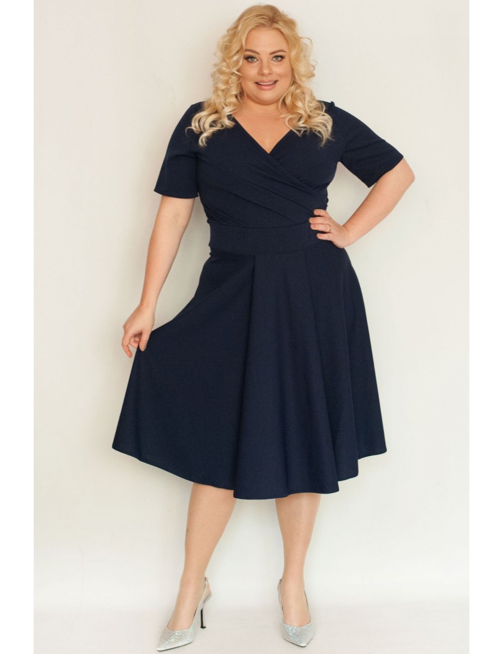 Elegancka Sukienka Laprim Femi Midi Granatowa Na Wesele Plus Size Kolor