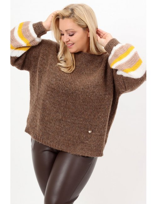 Ciepły oversizowy sweter XXL plus size Tessa brązowy dla puszystej
