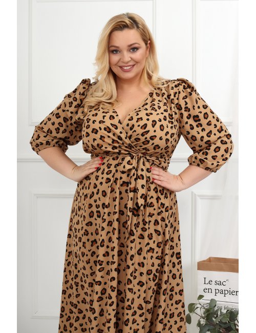 Wygodna casualowa sukienka Hellen Plus Size brązowa w cętki