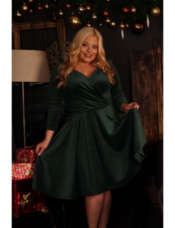 zielona sukienka plus size dla puszystej czterdziestolatki
