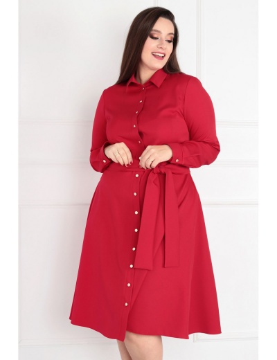 Czerwona trapezowa sukienka plus size maskująca brzuch